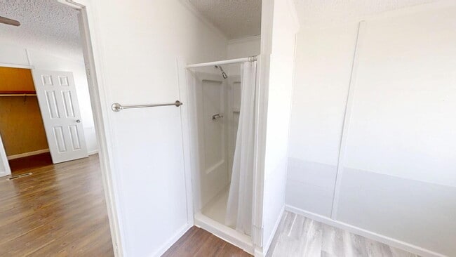 Building Photo - "Charming 3-Bed, 2-Bath Retreat in Gatesvi...