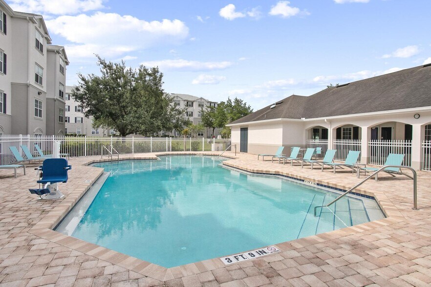 Building Photo - Silver Pointe at Leesburg