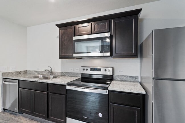 Building Photo - 1153 Magnolia St