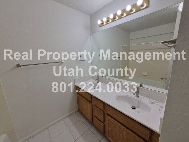 Building Photo - 747 Hanover Dr