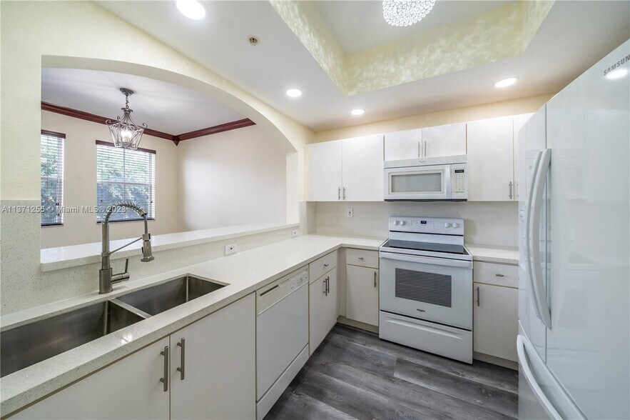 Building Photo - 8882 W Flagler St