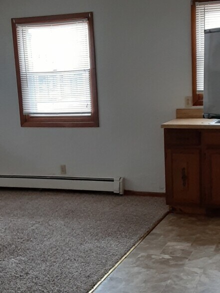 Building Photo - 315 Main St