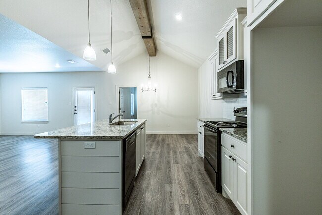 Building Photo - The Finer Things In Life/ The Town Homes o...
