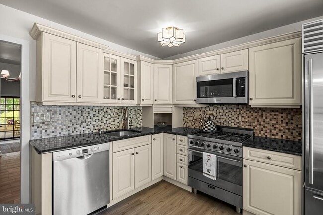Building Photo - 13 Wisina Ct