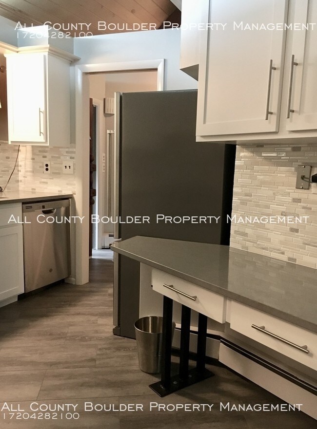 Building Photo - Renovated Lefthand Canyon Home