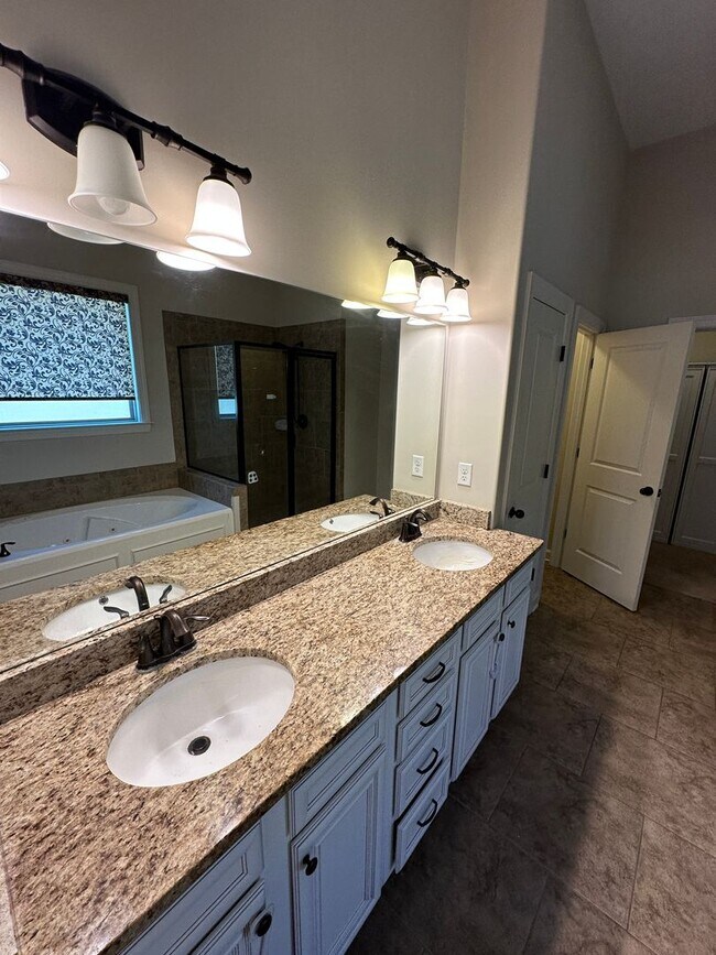 Building Photo - 4 BR/3 BA in exclusive Montrose Subdivision in Olive Branch!