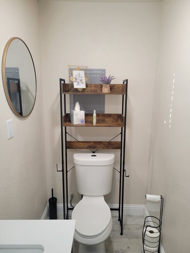 Building Photo - 325 Wilson Ave