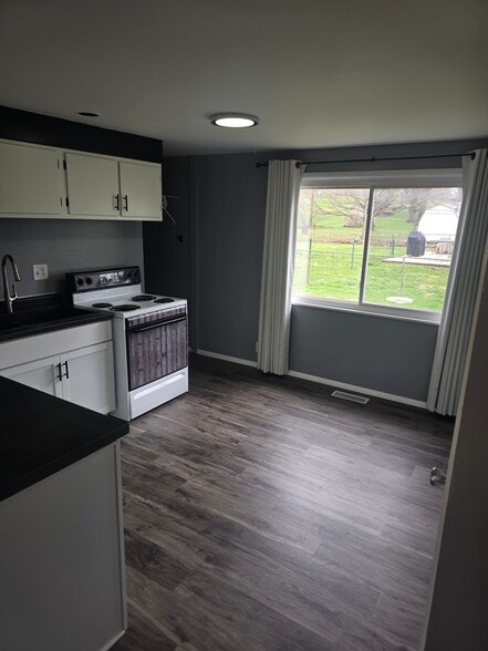 Building Photo - 1300 S Colony Dr