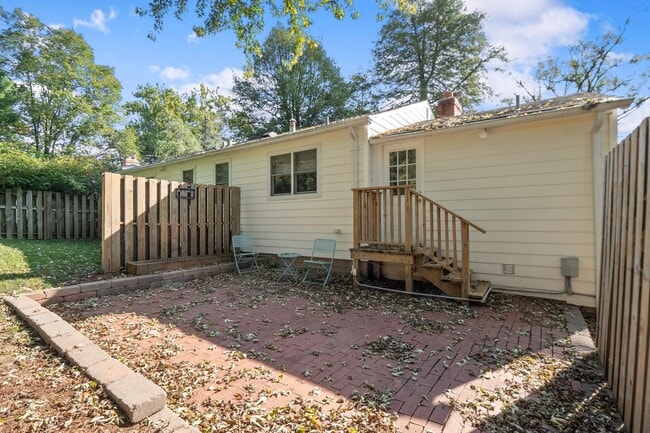 Building Photo - Webster Wonder w/ Floors Galore!