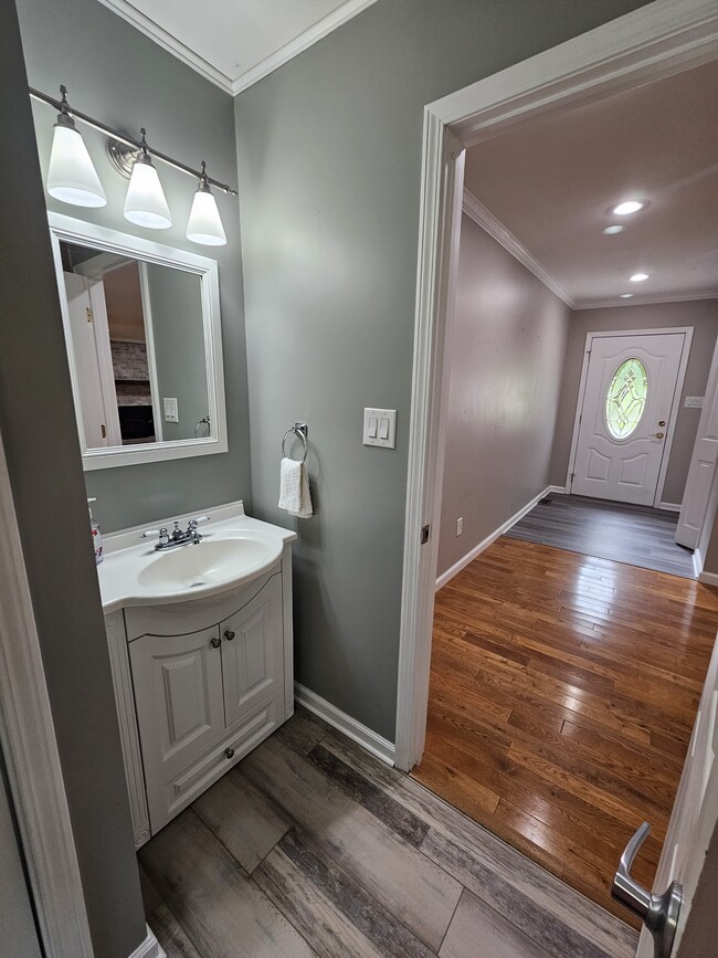 Main House Hall Bathroom - 5311 Adrian Rd