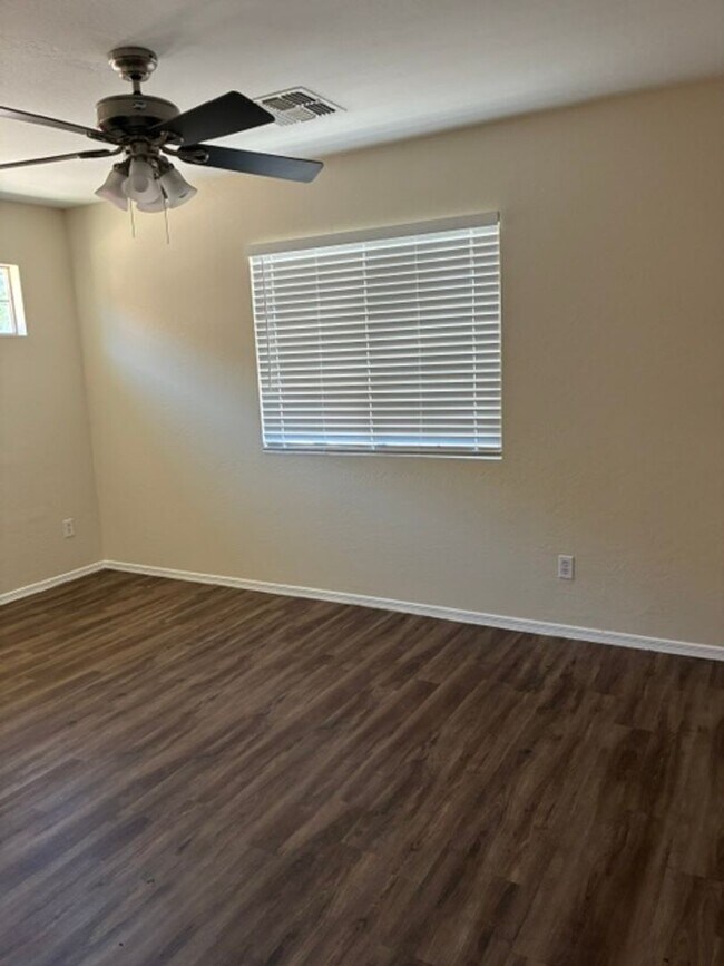 Building Photo - Spacious 4 Bedroom Home in Avondale!