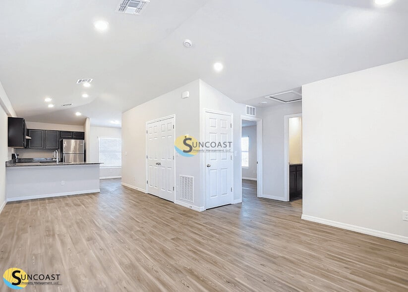 Building Photo - 358 Bamboo Dr