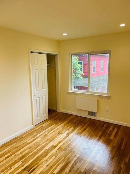 Building Photo - 26 Elm Ave