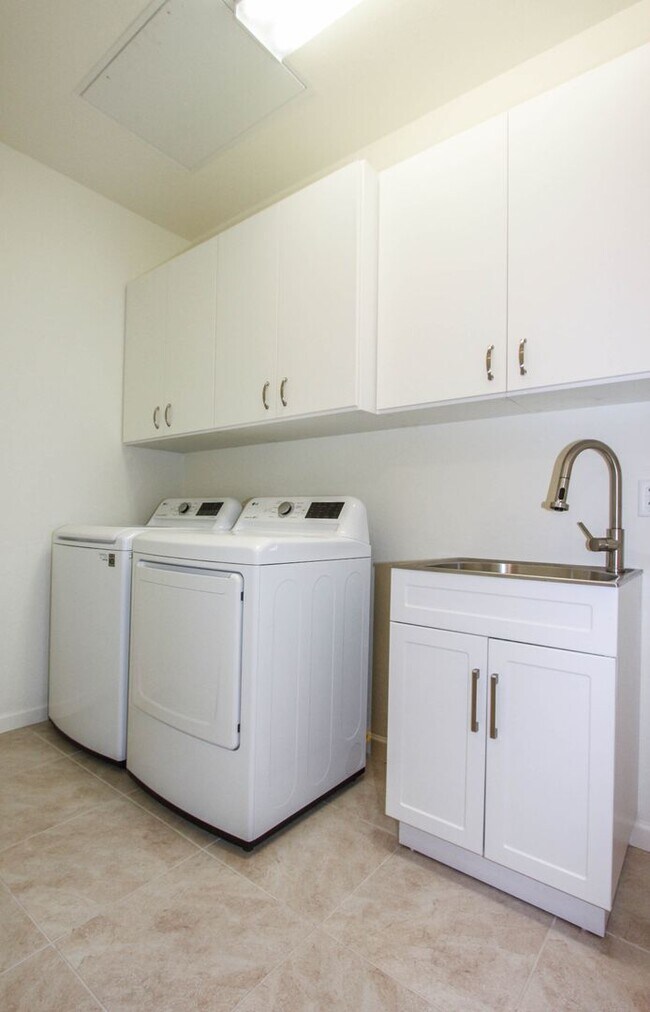 Building Photo - Application Pending- Two Bedroom Plus Den Home in Granite Dells Estates