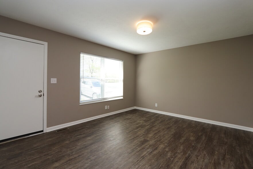 Building Photo - 6810 Village Green Blvd