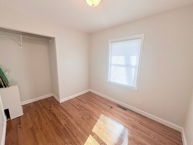 Building Photo - 213 Morris St