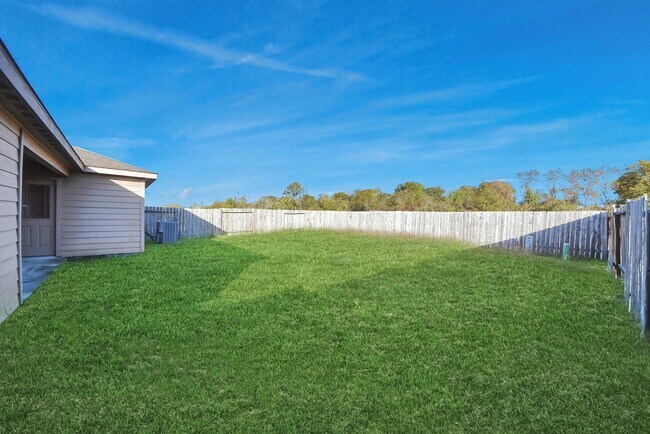 Building Photo - 2207 Golden Topaz Dr