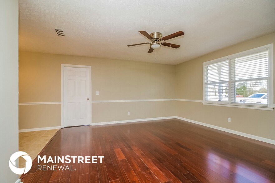 Building Photo - 320 Lake Farm Rd