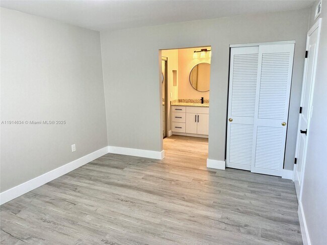 Building Photo - 9719 Hammocks Blvd