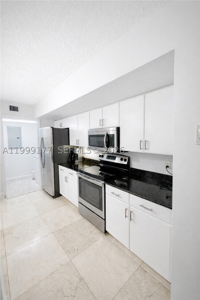 Building Photo - 6917 Collins Ave