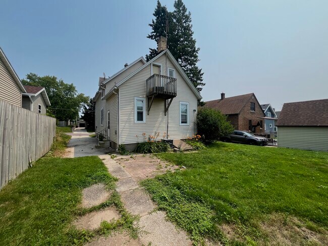 Building Photo - 810 S 25th St