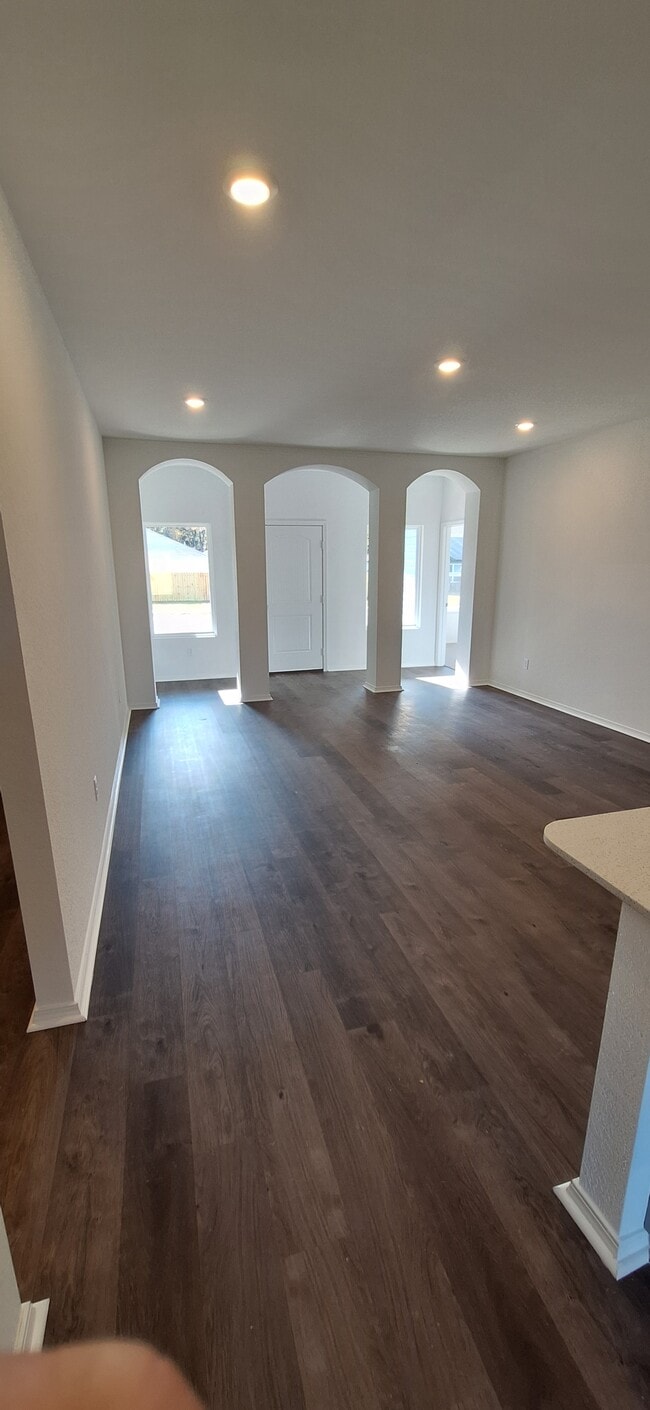 Building Photo - 38 10 Point Ln