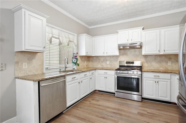 Building Photo - 2880 Georgian Manor Dr