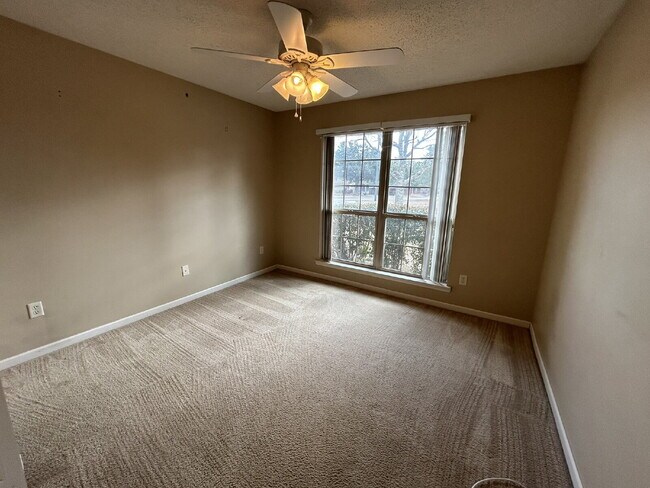 Building Photo - Home For Rent