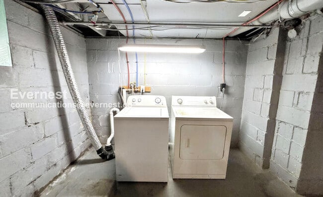 Building Photo - 1098 E 17th Ave