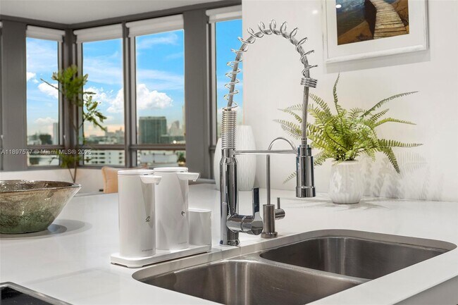 Building Photo - 101 20th St