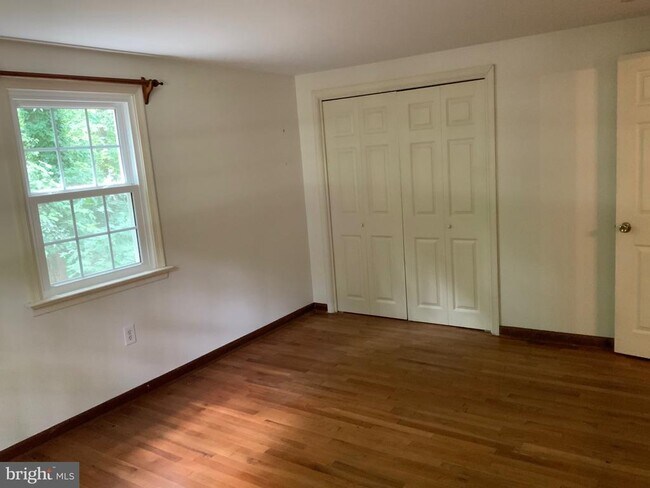 Building Photo - 413 Fruit Farm Rd