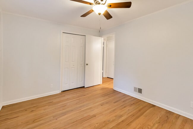 Building Photo - 8845 W Frances Pl