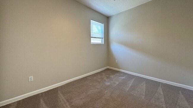 Building Photo - 2 bed / 1 bath ~ Just off of HWY 61