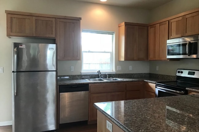 Building Photo - Corvallis Townhome/Duplex