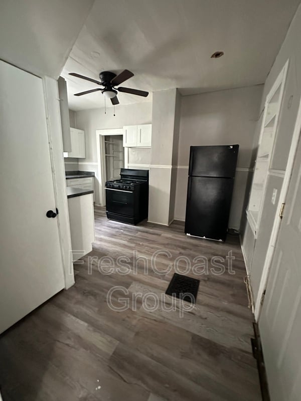 Building Photo - 5940 Engel Ave