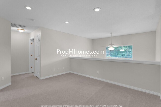 Building Photo - Three-Bedroom Loft-Style Home near Progress Ridge in Beaverton!