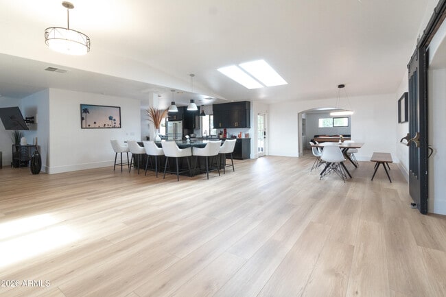 Building Photo - 4451 E Earll Dr