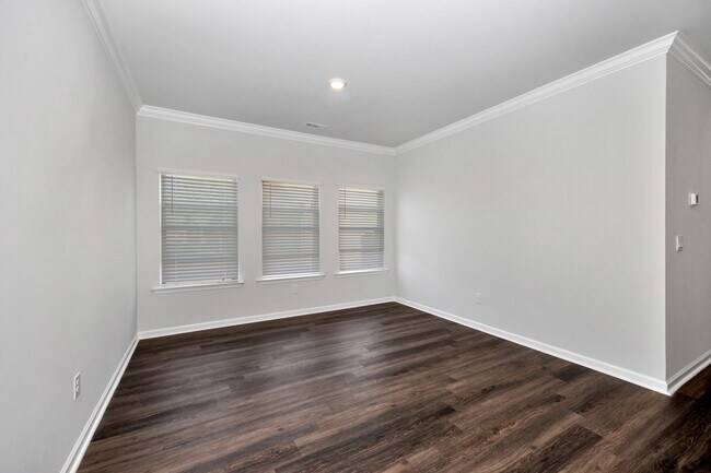 Building Photo - 157 High Leaf Dr