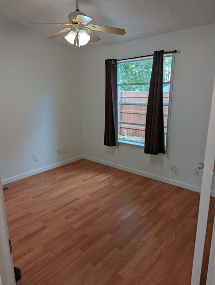 Building Photo - 514 Holbrook St
