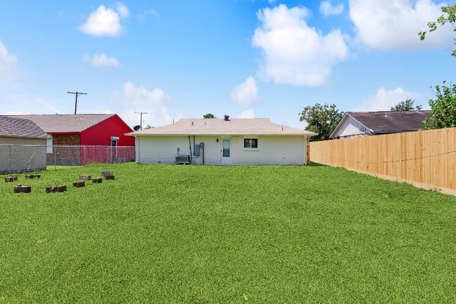 Building Photo - 304 Deacon St