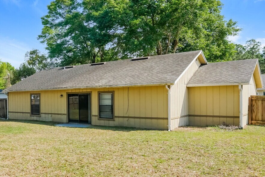 Building Photo - 1439 Lodge Terrace
