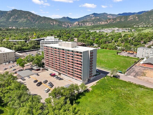 Building Photo - 777 Saturn Dr