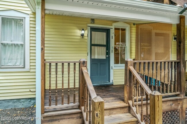 Building Photo - 703 Scott St