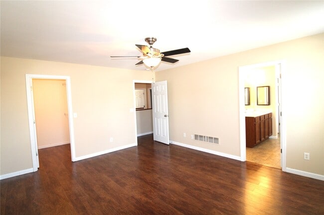 Building Photo - 643 Country Heights Dr