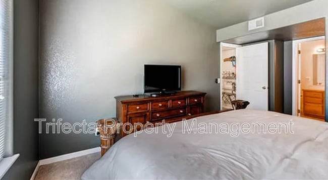 Building Photo - 1288 Lake Cir