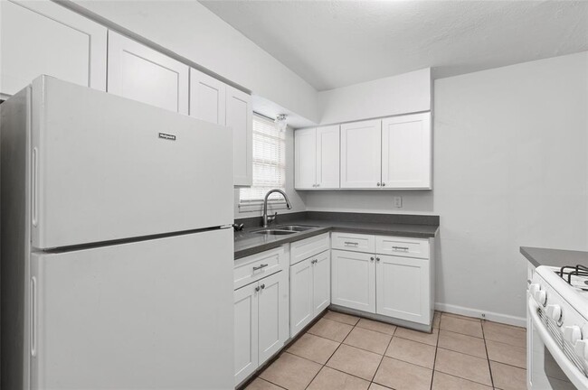 Building Photo - 10602 Rosehaven Dr