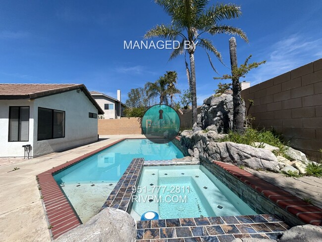 Building Photo - DREAM RENTAL POOL HOME IN RIALTO!!