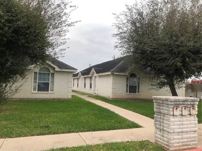 Building Photo - 804 N Cross Ln