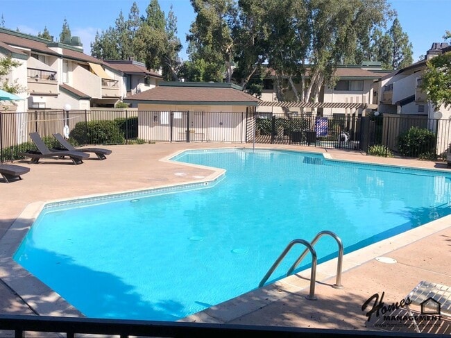 Building Photo - Homes Management - 1 Bedroom Condo in Vermont Villas Community