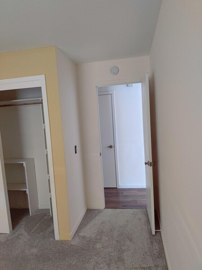 Building Photo - 18589 Lake Forest Dr